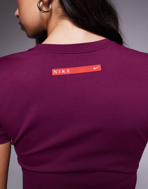 Nike - Gym Life - Bordeaux cropped T-shirt med Swoosh-logo , 4 af 4