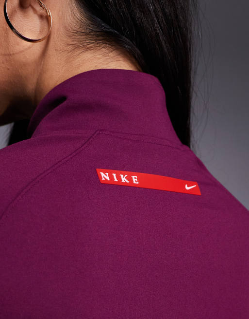 Nike - Gym Life Swoosh - Bordeauxrød langærmet top med tovejslynlås, 3 af 4