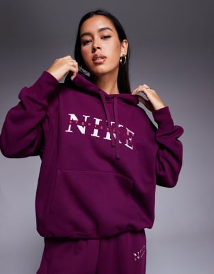 Nike - Gym Life Swoosh - Oversize-Kapuzenpullover in Burgunderrot mit Print