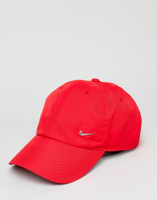 Red nike store swoosh cap