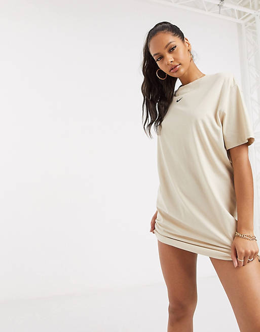 Ondartet tumor kollision Villain Nike — Havrefarvet oversized T-shirt-kjole | ASOS
