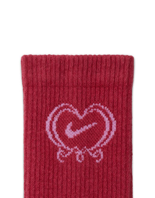 Nike heart detail socks in red and pink, 2 of 4