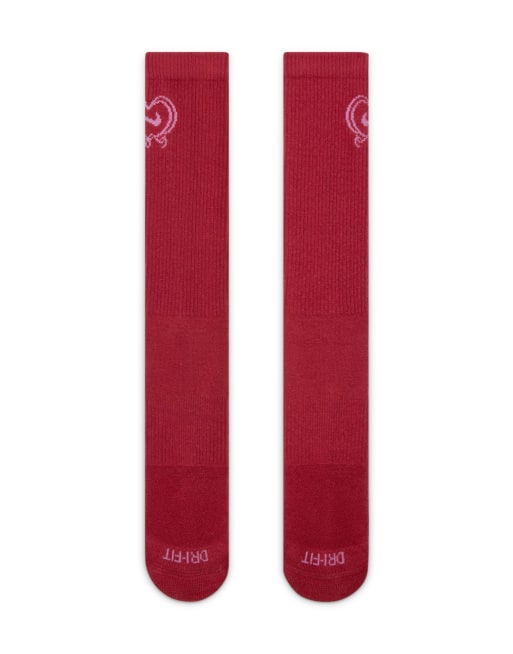 Nike heart detail socks in red and pink, 3 of 4