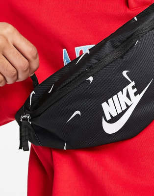 nike heritage bum bag in black