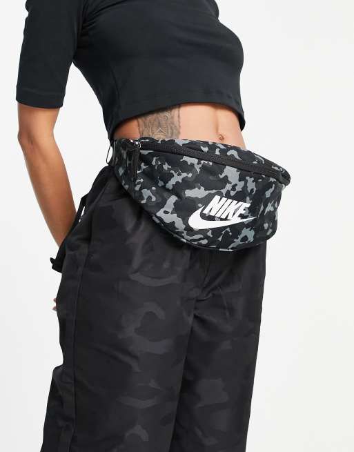 Nike camo cheap hip pack