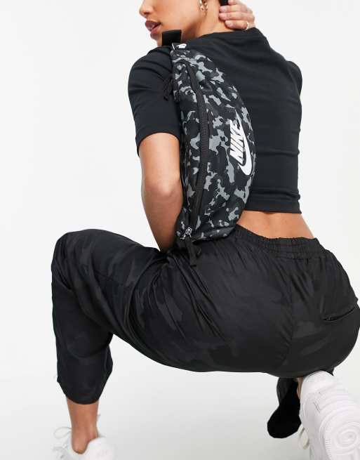 Nike camo waist bag 2025