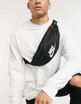 Nike heritage bum bag best sale in black