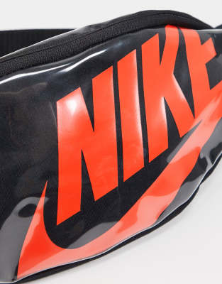 nike heritage bumbag in black