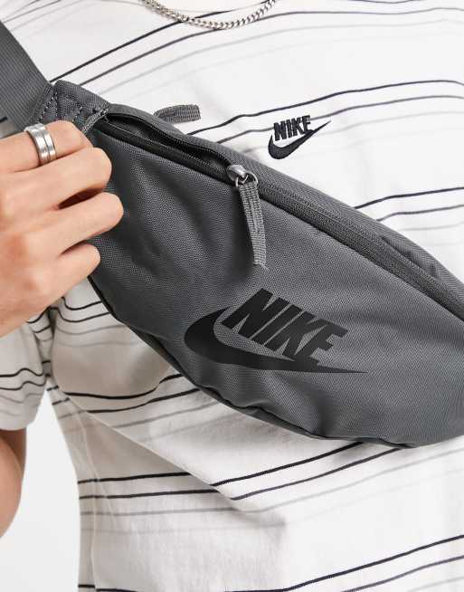 Grey nike 2024 bum bag