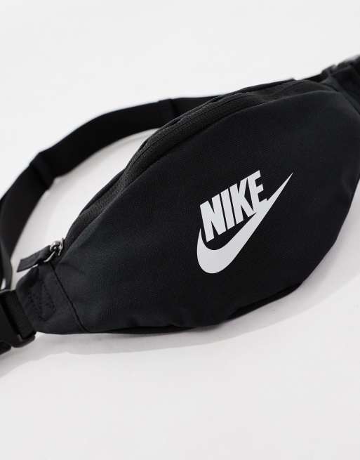 Nike heritage bumbag in black 2025