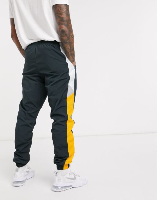 Nike heritage insulated joggers best sale