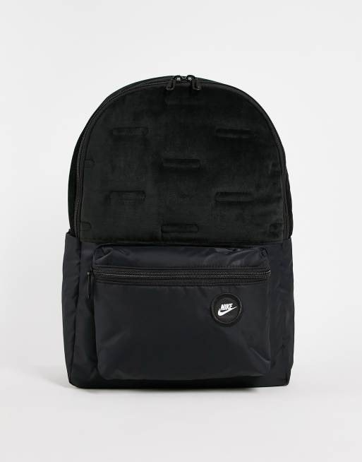 Nike – Heritage – Czarny welurowy plecak