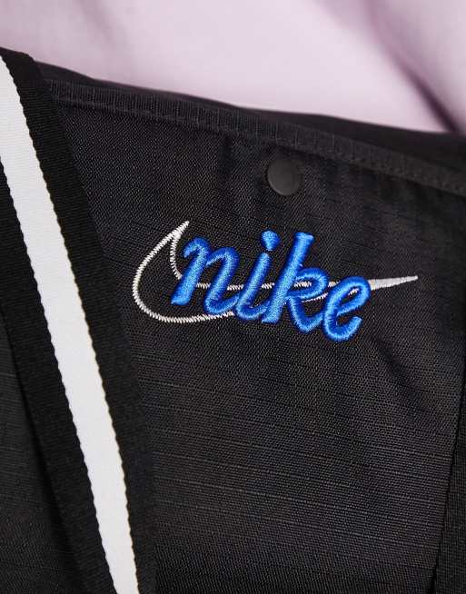 Nike Heritage duffel bag in black, 2 of 4
