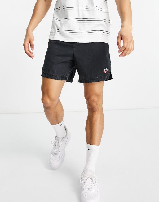 Nike - Heritage Essentials - Geweven shorts met wassing in zwart