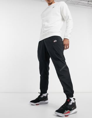 nike heritage cuffed joggers