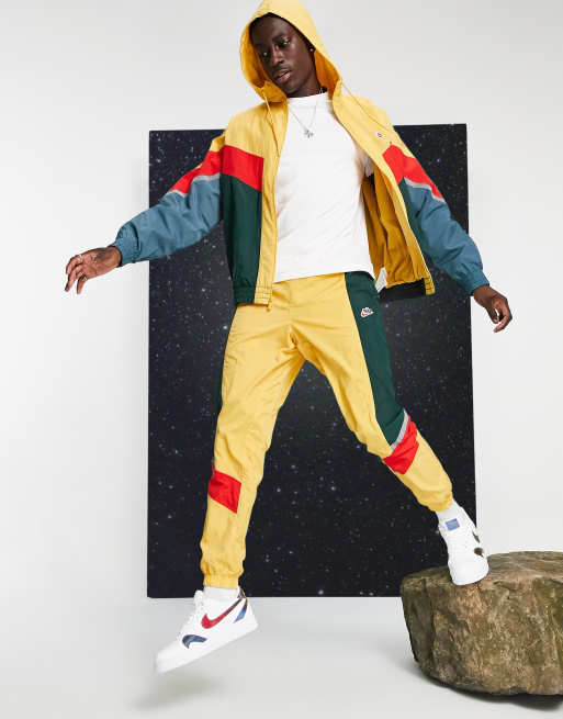 Nike Heritage Essentials Windrunner Giacca con cappuccio e zip senape