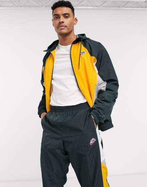 maravilloso Avanzar Instantáneamente Nike Heritage Essentials Windrunner zip-through hooded woven jacket in  yellow/green | ASOS