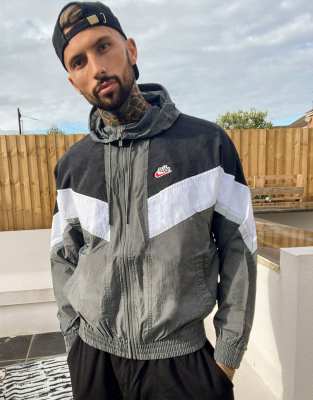 nike heritage windbreaker