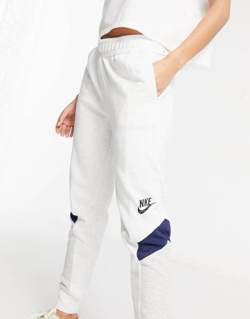 Nike heritage sweatpants store