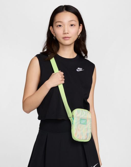 Nike – Heritage – Grön, flerfärgad flightväska