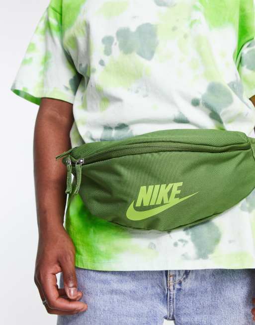Nike – Heritage – Gürteltasche in Grün ASOS