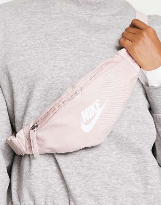 Nike – Heritage – Rosa magväska