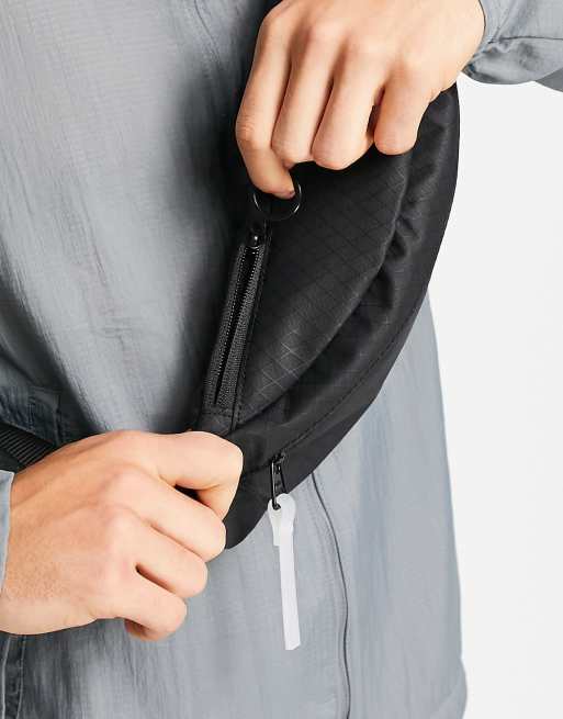 Nike Heritage Sac banane avec logo metallise Noir