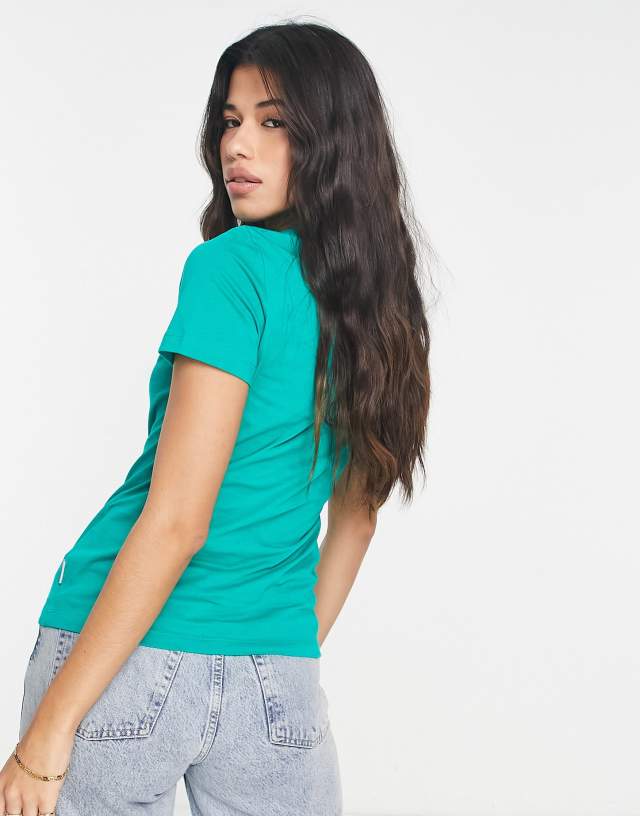 Nike heritage script logo t-shirt in green 1
