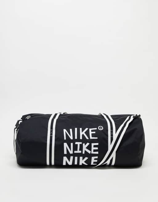 Nike - Heritage - Sort duffelbag med hvidt Nike-logo