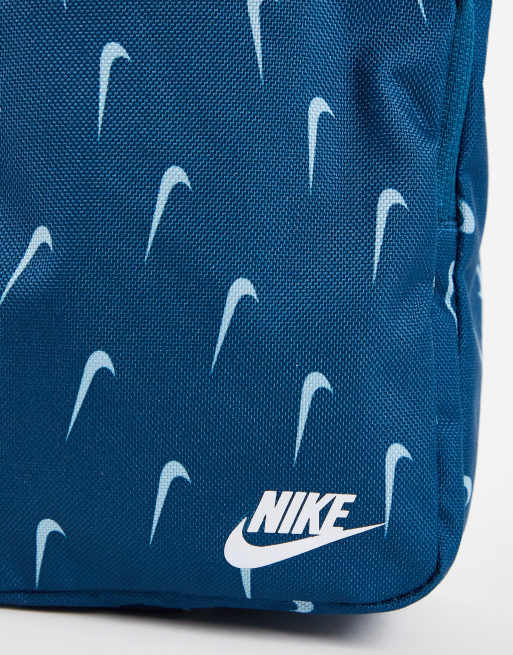 Nike Heritage Umhangetasche in Blau mit All over Logoprint ASOS