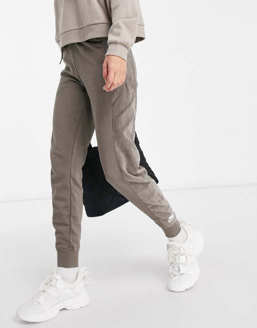 Nike heritage velour joggers hotsell