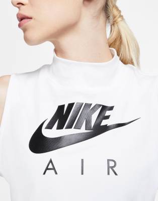 nike neck logo