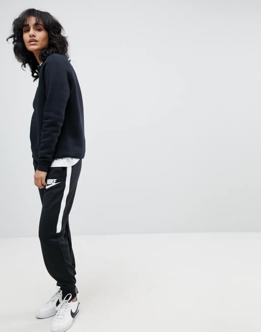 Rally sort sweatshirt med rund hals & joggingbukser fra Nike, 3 af 3
