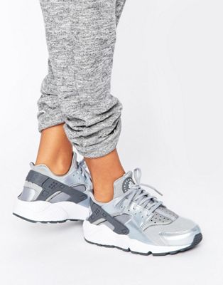Nike Huarache Run Trainers In Grey 