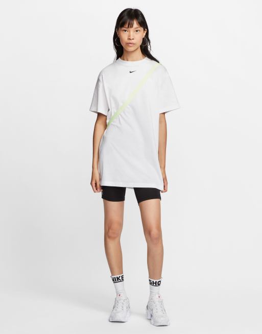 Nike -  Hvid oversized t-shirt med mini swoosh, 4 af 4