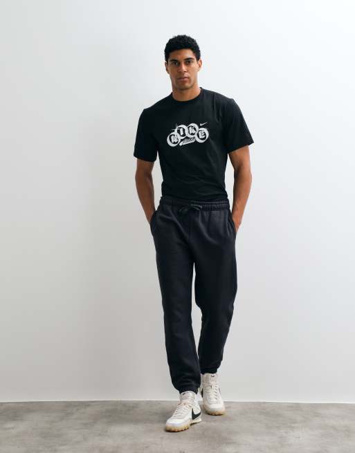 Nike Hyverse graphic short sleeve T-shirt in black, 3 of 5