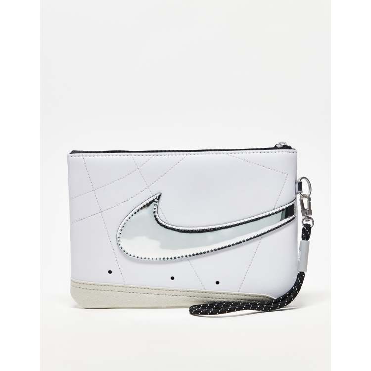【NIKE】早い者勝ち！オススメ★BLAZER WRISTLET LARGE ポーチ☆ 新品【希少品・NIKEポーチ】BLAZER ブレイザー ウォレット