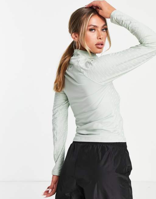 Nike all over print long sleeve hot sale crop top