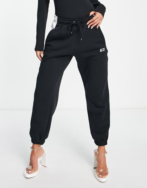 Nike Icon Clash cosy fleece joggers in black | ASOS