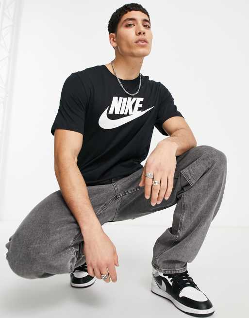 Nike Sportswear Essential omen's Cropped Futura Icon T-Shirt