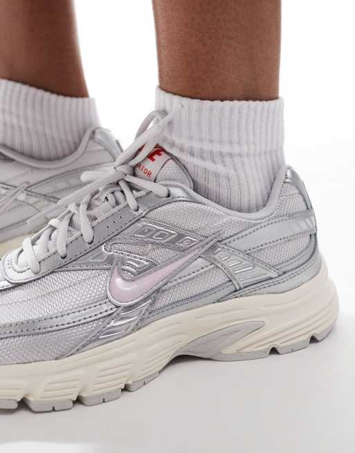 スニーカー [NIKE] Nike Women's Initiator - Pink / Silver Nike Initiator Women's Shoes. Nike.com