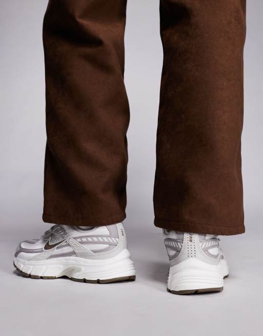 Nike Initiator sneakers in light brown, 4 of 5