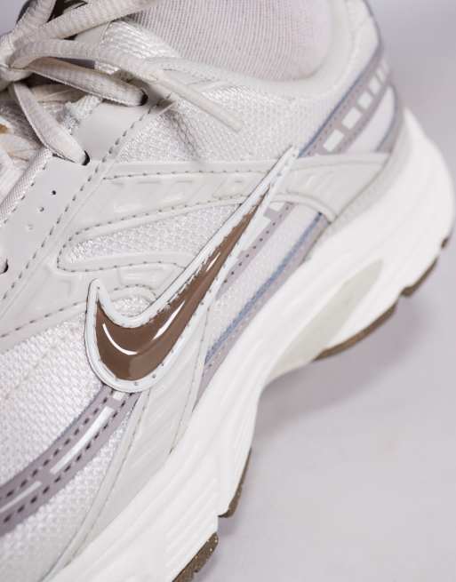 Nike Initiator sneakers in light brown