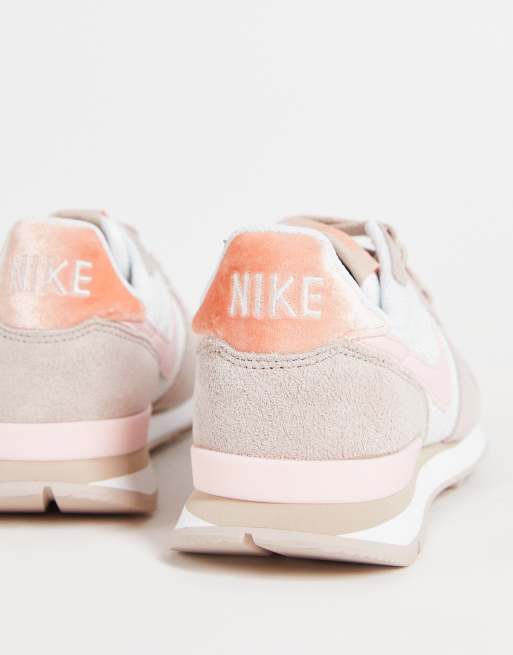 Nike - Internationalist - Baskets - Blanc/rose Cosmos | ASOS