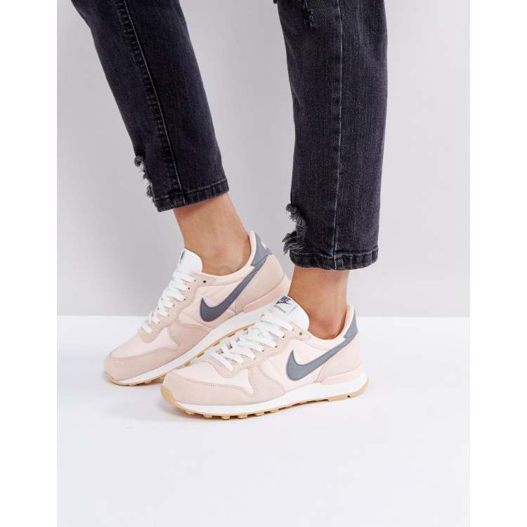 Nike Internationalist Pfirsichfarbene Sneaker