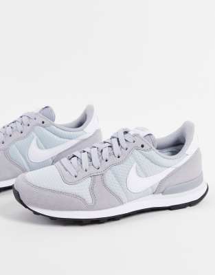 Nike Internationalist sneakers in wolf 