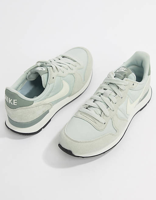 Nike - Internationalist - Sneakers scamosciate color argento عطر اليزابيث