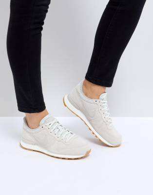 nike internationalist light silver