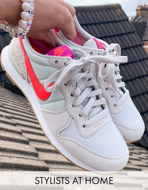 Nike Internationalist trainer in pink