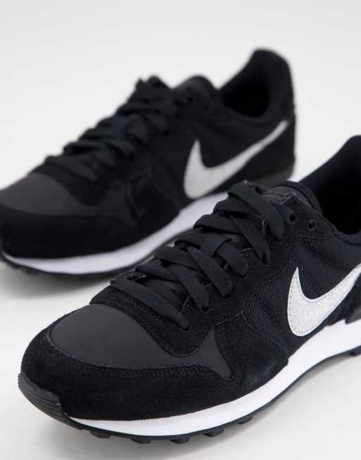 Nike Internationalist trainers in black